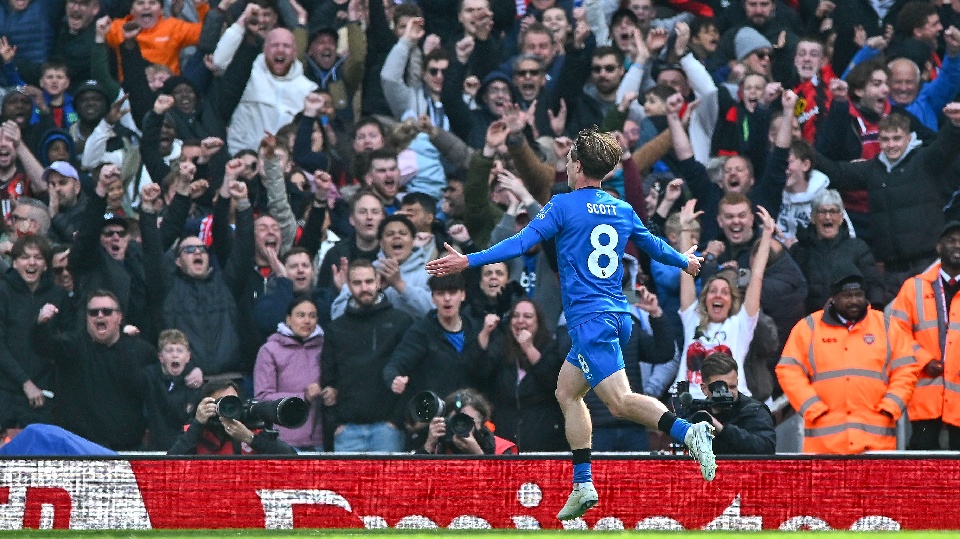 Scott pone nervioso al Arsenal