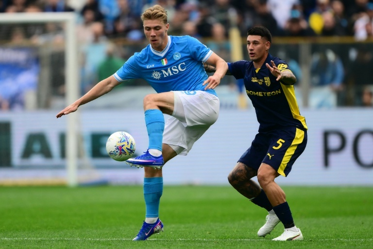 Naples se fait surprendre à Parme, l'Inter peut en profiter