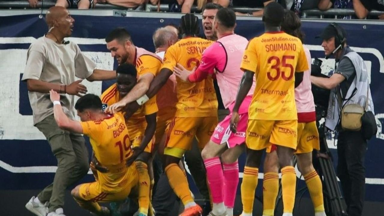 Le record est tombé. En arrachant le nul ce vendredi soir sur la pelouse du Stade Lavallois (0-0), Rodez porte sa série d'invincibilité à 18 matchs consécutifs sans défaite en Ligue 2, effaçant définitivement la marque établie par Le Mans cette saison.