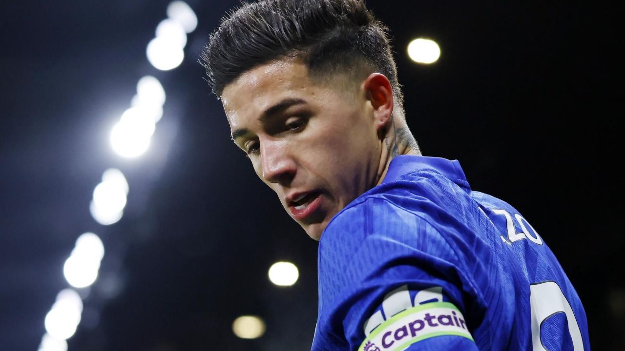 Punizione finita: Enzo Fernández torna tra i convocati contro lo United