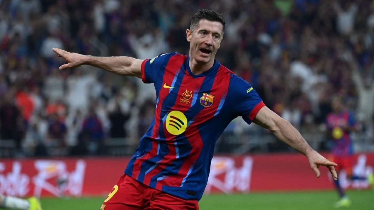 Lewandowski anuncia que deja el Barça