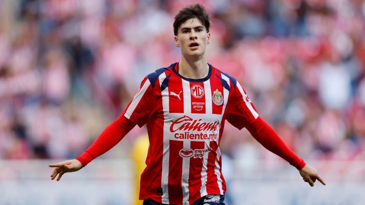 O jovem atacante do Chivas não esconde a admiração pelo gigante catalão e admite que sonha em atuar ao lado de Lamine Yamal.