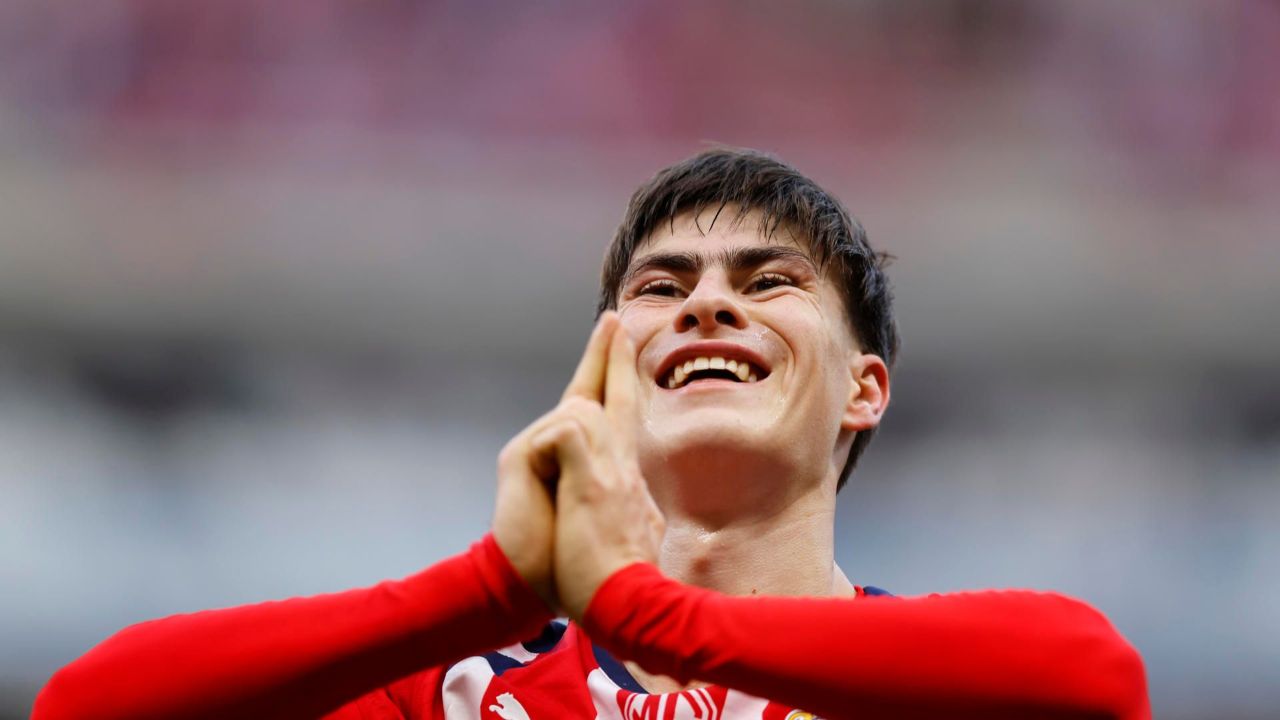 Chivas se queda a medias con polémica ante Necaxa