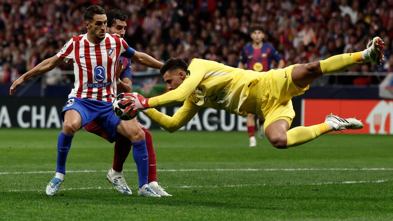 Tarjeta roja y blanca para semifinales