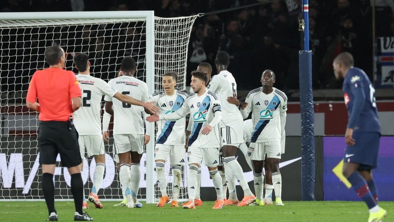 La rivalidad en París llega hasta la ceremonia de la Ligue 1