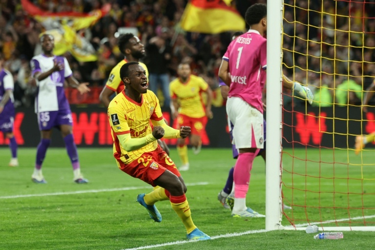 Lens arrache la victoire contre Toulouse et s'accroche à son rêve européen
