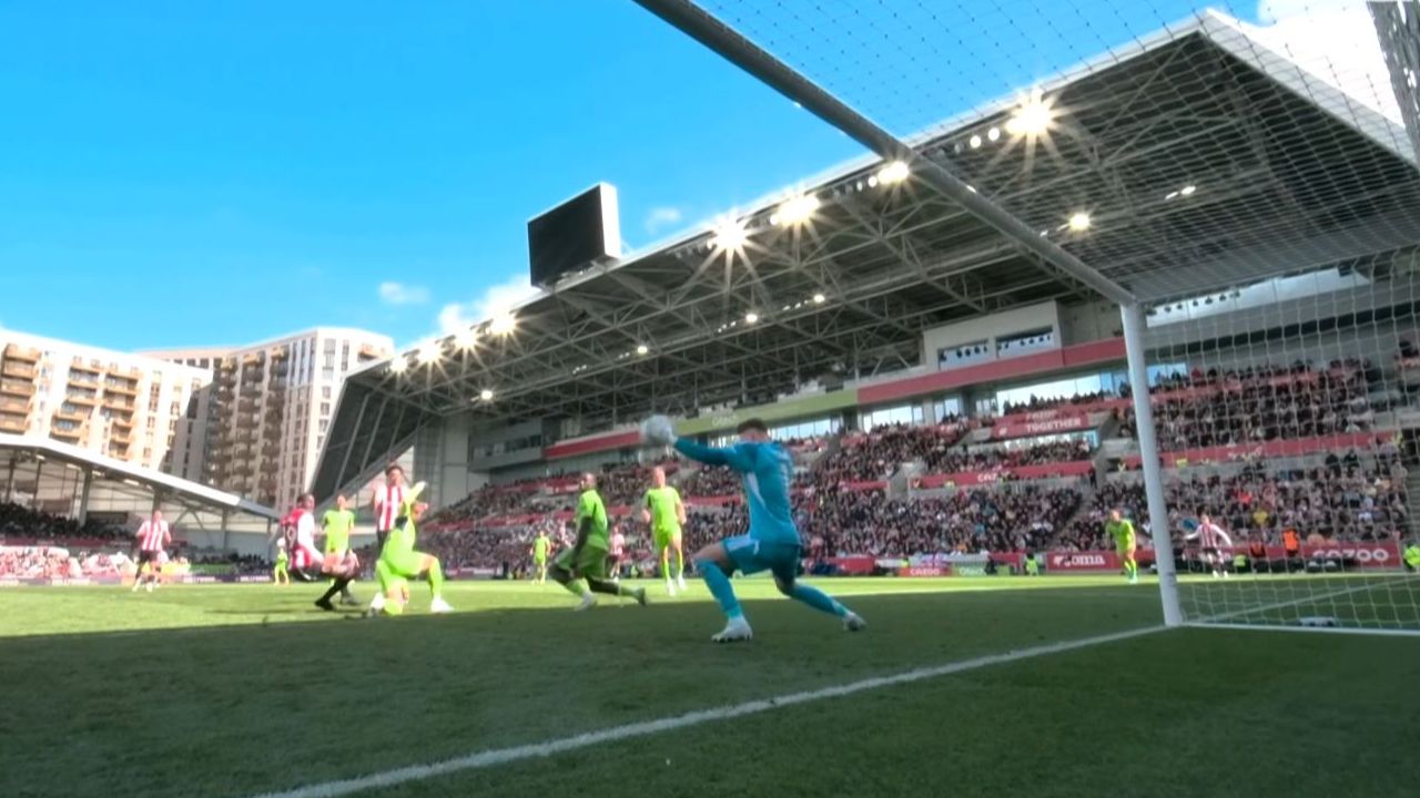 Leno vuela más alto que el Brentford