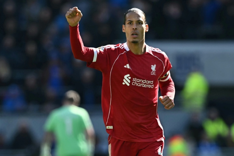 Van Dijk, gol all'ultimo respiro: il Liverpool vince il derby al 100'