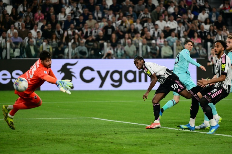 AC Milan and Juventus close in on Champions League qualification