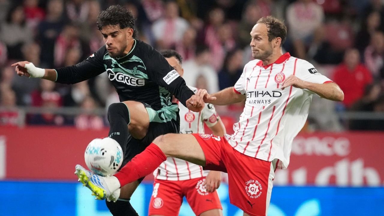 Daley Blind has sealed an emotional return to Ajax, where he is set to finish his playing career.
