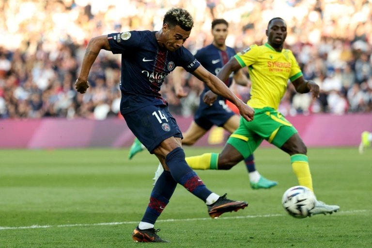 PSG passeia frente ao Nantes e isola-se na liderança da Ligue 1
