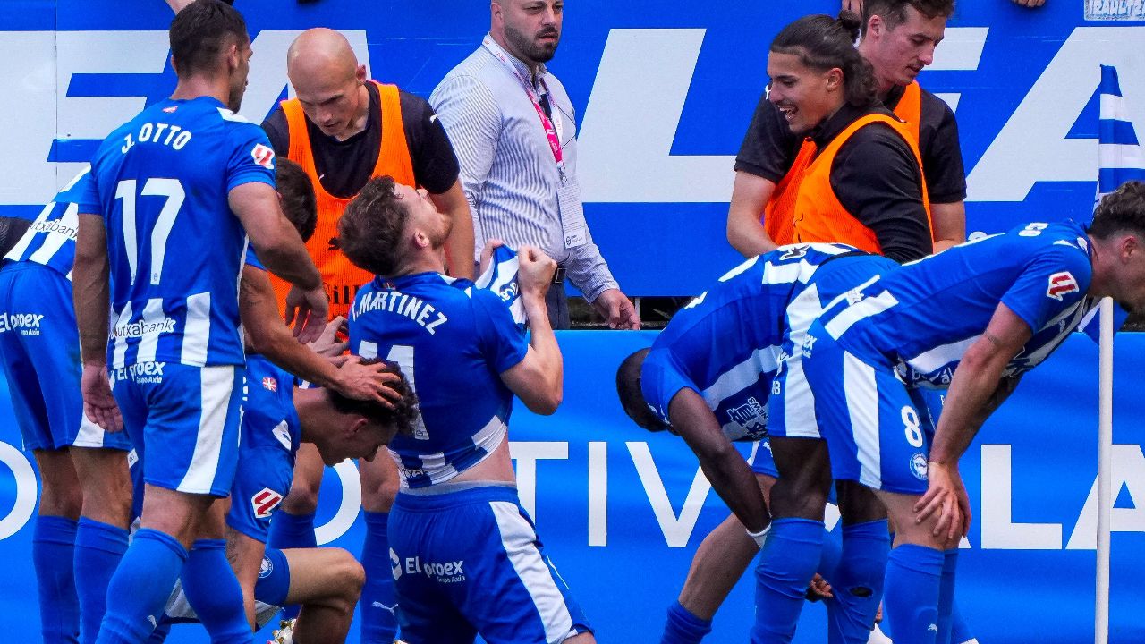 Toni Martínez enreda la lucha por la salvación