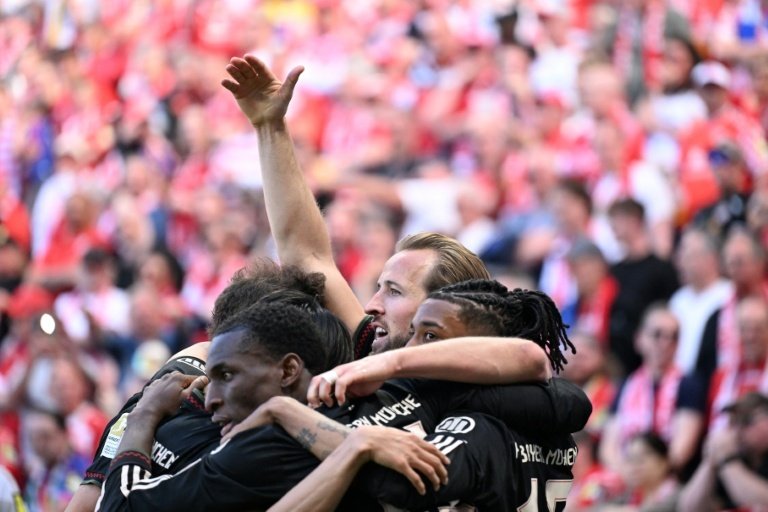 Bundesliga champions Bayern Munich stormed back from three goals down to win 4-3 at Mainz on Saturday, ahead of their Champions League semi-final first leg at Paris Saint-Germain.