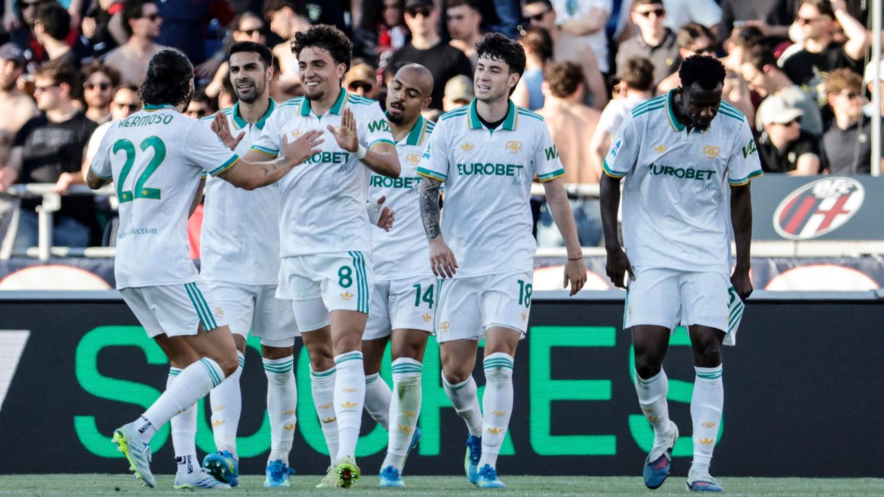 La Roma se mantiene en la pugna