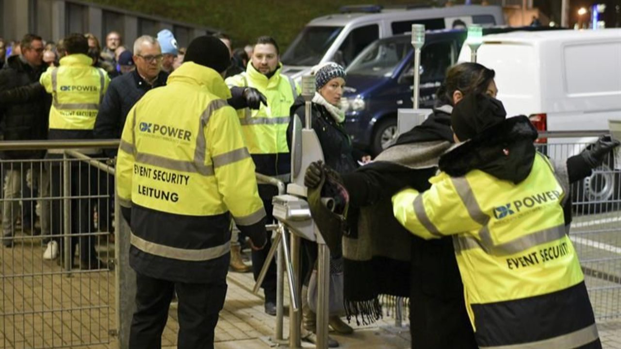 Encuentran muerto a un hombre en los baños del estadio del Schalke 04