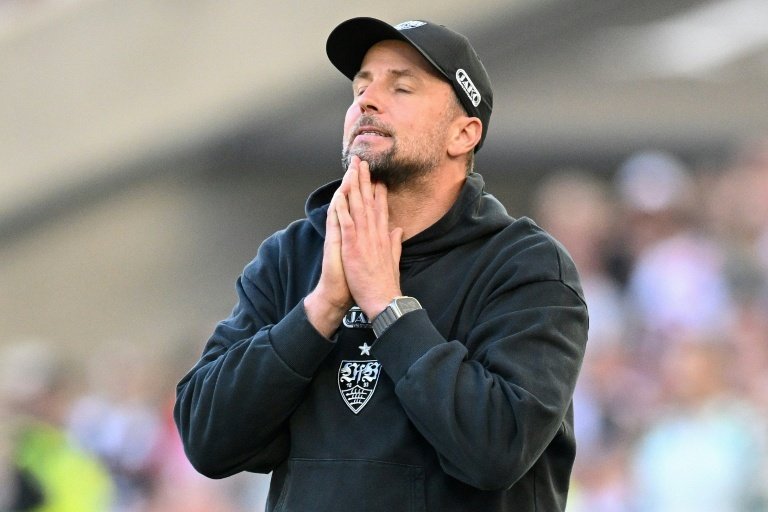 O Stuttgart ficou no empate em 1 a 1, em casa, com o Werder Bremen, neste domingo, diminuindo suas esperanças de retornar à Champions League.