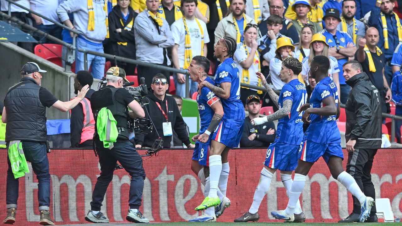 Enzo Fernández suaviza las penas del Chelsea