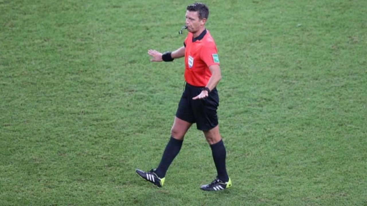 Rocchi accused of using 'rock, paper, scissors' code to influence VAR room