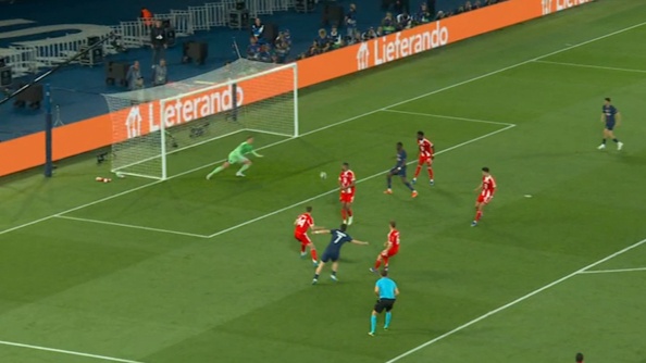 Kvaratskhelia arregló la temeridad de Pacho con el 1-1