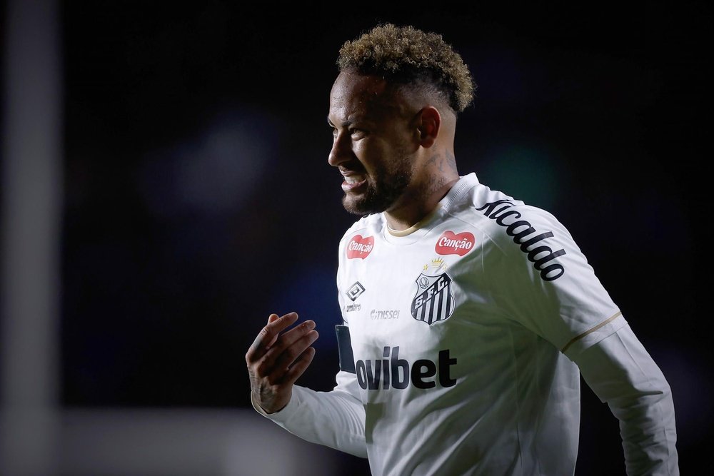 Neymar sera indisponible pendant une dizaine de jours. EFE