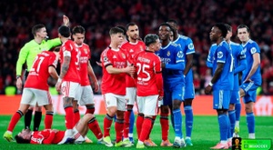 La IFAB aprueba la roja por taparse la boca a partir del Mundial