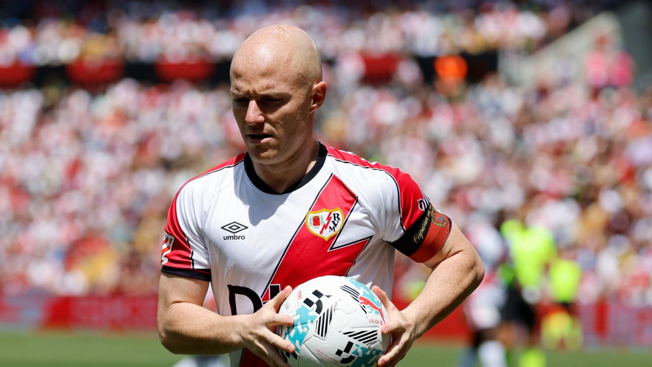 Adiós a la temporada de Isi en Primera: siete partidos de sanción