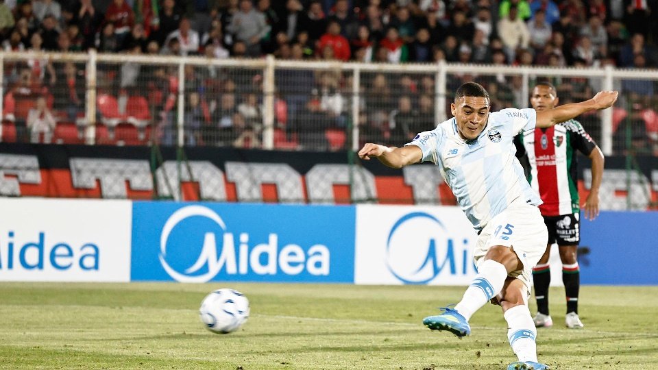 Grêmio empata sem gols com o Palestino, com pênaltis desperdiçados, enquanto Atlético-MG é derrotado pelo Cienciano e complica sua situação no Grupo B.