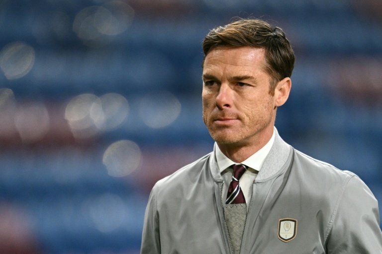 Scott Parker se marcha del Burnley y le deja el banquillo... ¡a Michael Jackson!