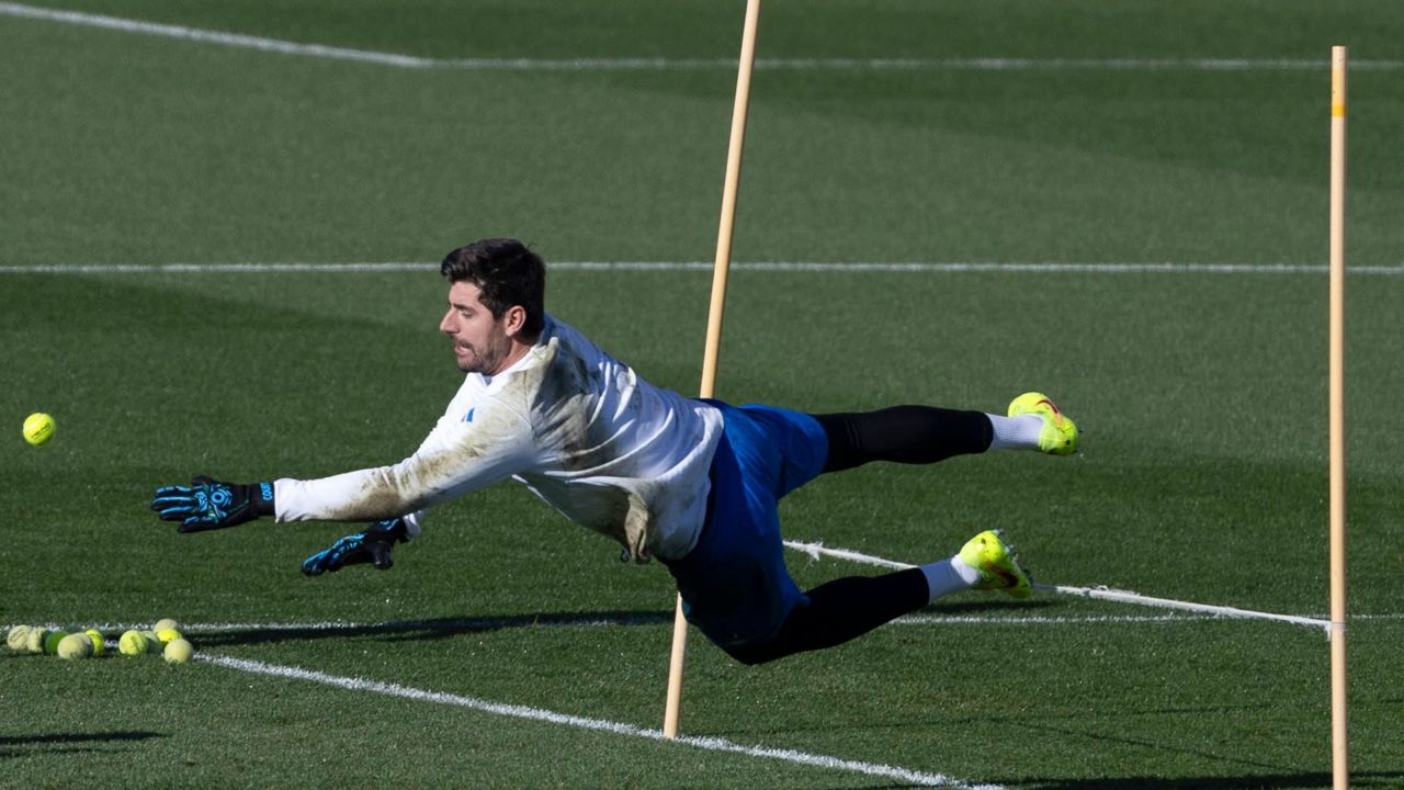 Courtois entrena y apunta al 'Clásico'