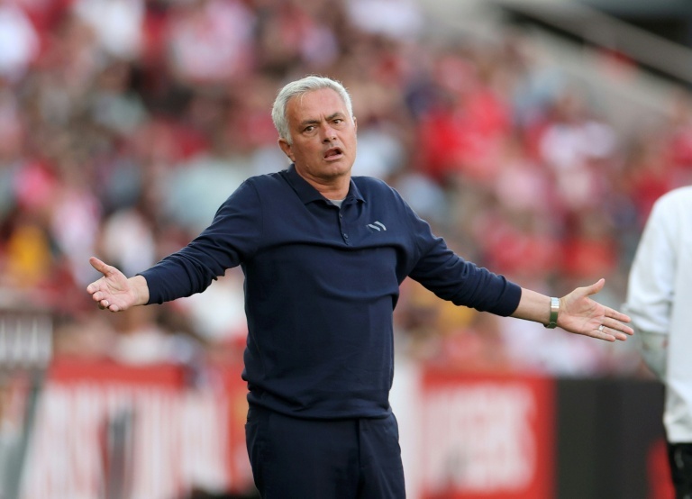 Benfica's Mourinho says no contact with Real Madrid