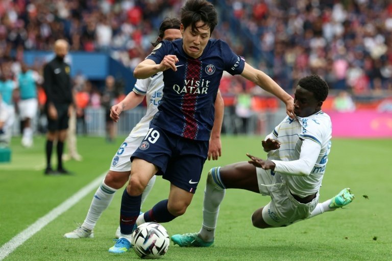A escassos quatro dias da segunda mão das meias-finais da Champions League frente ao Bayern de Munique, um PSG profundamente remodelado não foi além de um empate (2-2) frente ao Lorient, no Parque dos Príncipes, permitindo a aproximação do Lens.