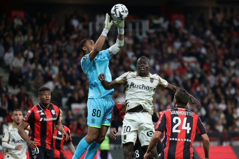 Lens, rattrapé par Nice, voit les espoirs de titre s'éloigner