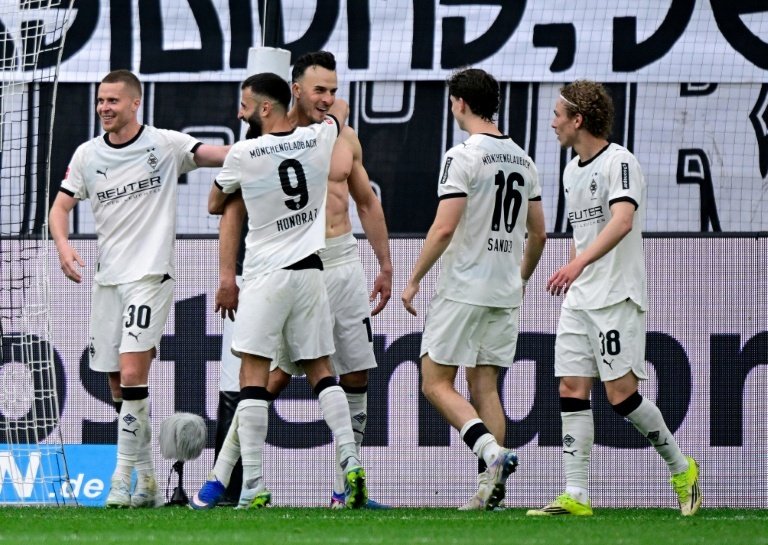 Com gol de Haris Tabakovic na reta final, Mönchengladbach assegura permanência na elite.