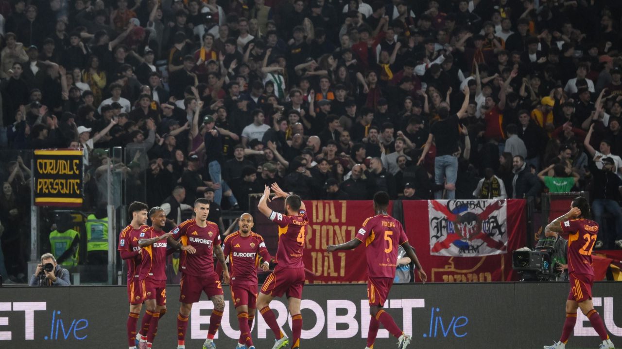 La Roma exhibe su batallón