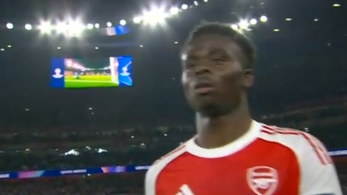 Golaço de Saka coloca o Arsenal em vantagem