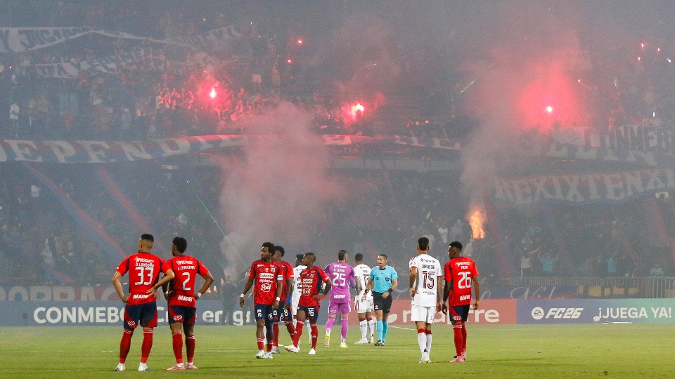 El DIM-Flamengo, suspendido: lanzamiento de bengalas, disturbios...