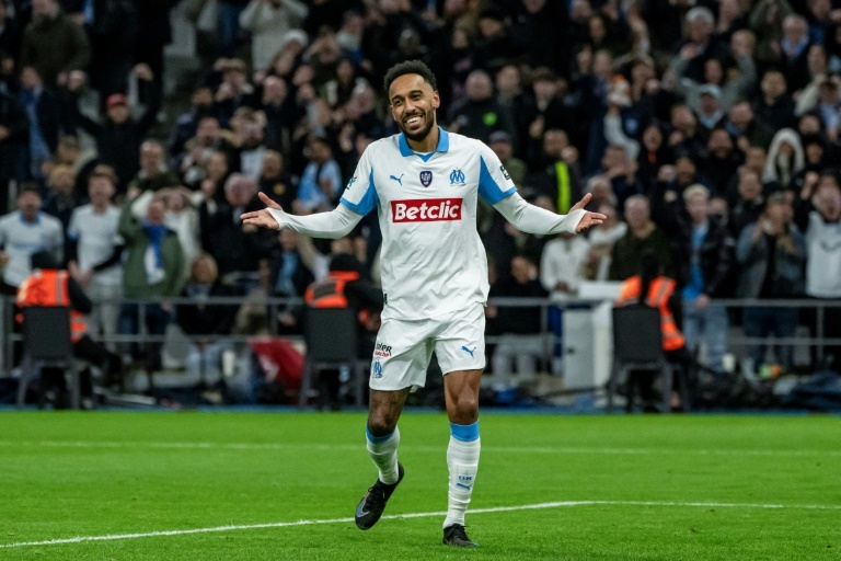 Aubameyang, sancionado por rociar con un extintor a un trabajador del Marsella