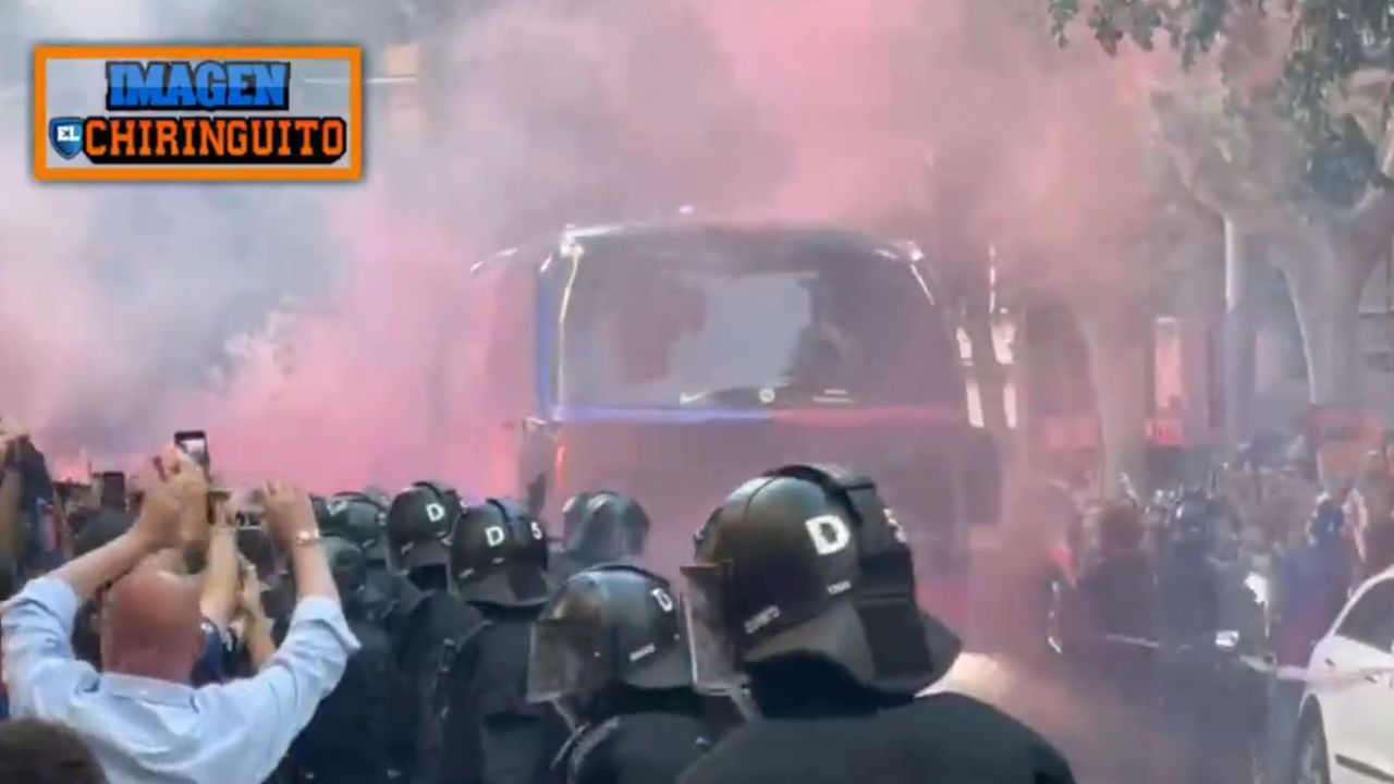 Aficionados del Barça se confundieron y apedrearon su propio autobús