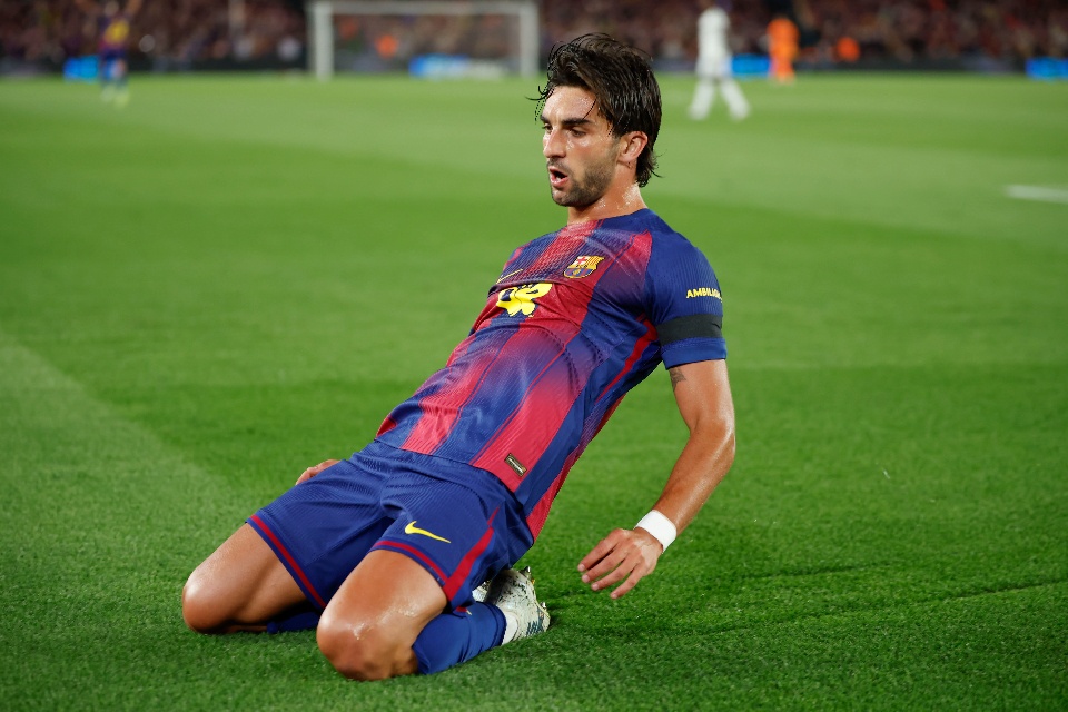Barcelona coloca três jogadores no mercado e Ferran Torres pode sair
