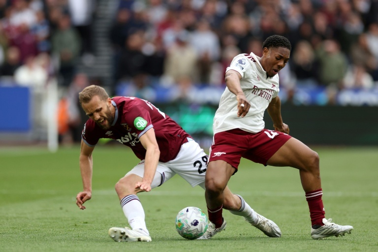 Lewis-Skelly garante que o líder Arsenal mantém os pés no chão: "O trabalho ainda não está feito"
