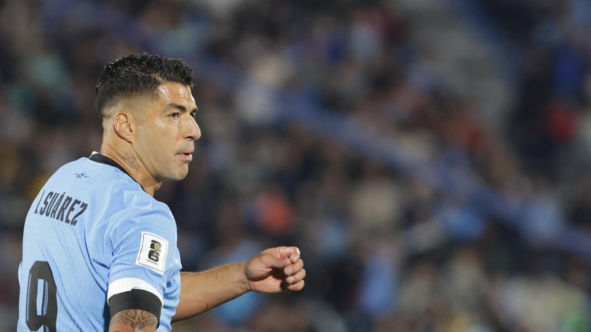 Forlán le abre las puertas de Uruguay a Luis Suárez