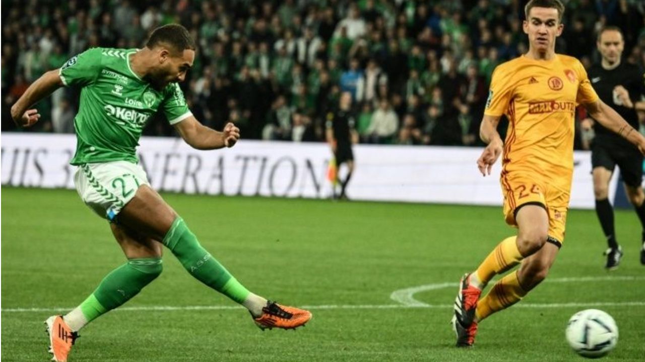 21 matchs sans défaite : Rodez peut-il éliminer Saint-Étienne et monter en Ligue 1 ?