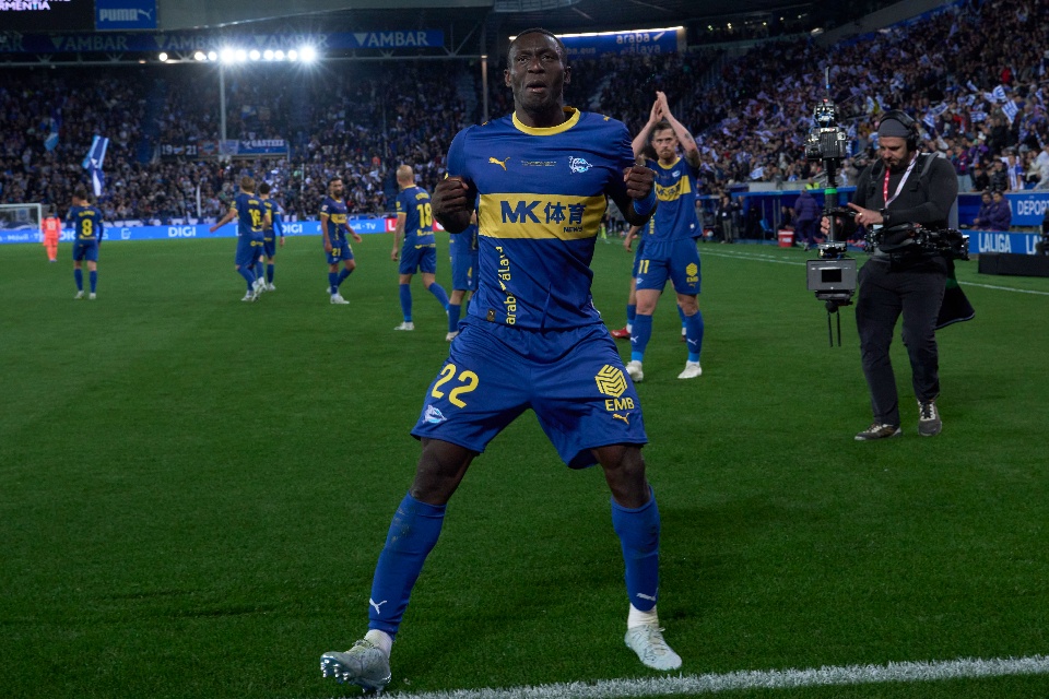 Alavés vence o Barcelona e respira na luta contra o rebaixamento na LaLiga