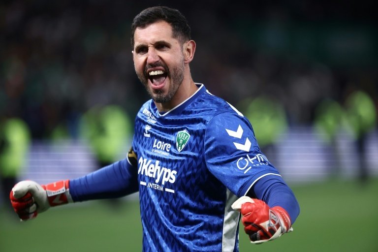 Saint-Etienne will contest a promotion play-off for the French top flight after an eventful 7-6 penalty shoot-out win over Rodez in the final of the Ligue 2 promotion play-off on Friday.