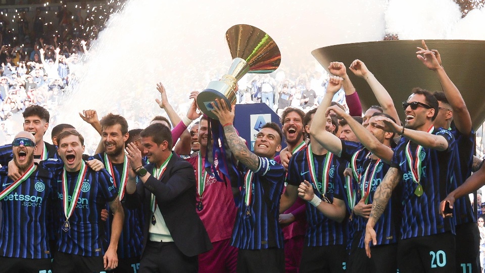 L'Inter pareggia 1-1 col Verona, San Siro celebra il dobletto nerazzurro