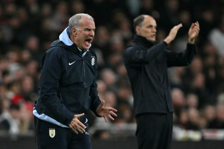 Dissenter Bielsa faces Uruguay mutiny ahead of World Cup