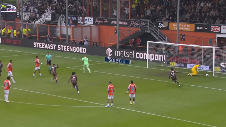 Condenado a jugarse el descenso ¡con un gol del hijo portero de Koeman en el 89'!