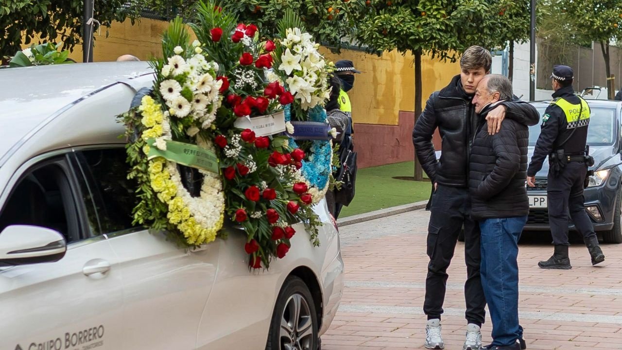 Davinchi, que perdió a su padre en Adamuz, contra Óscar Puente: "Dimita ya, asesino"