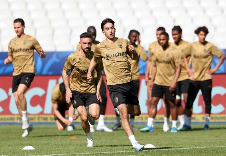 Coupe de France: Lens à la conquête de son histoire, Nice la tête ailleurs
