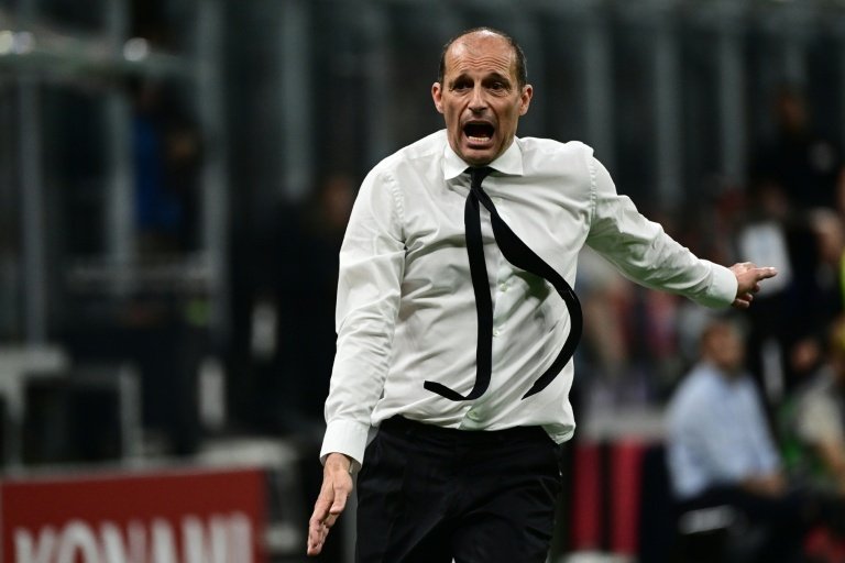 Em domingo histórico, o Como assegurou uma vaga inédita na Champions League ao lado da Roma; rodada final na Itália foi marcada por queda de gigantes e episódios de violência entre torcedores.